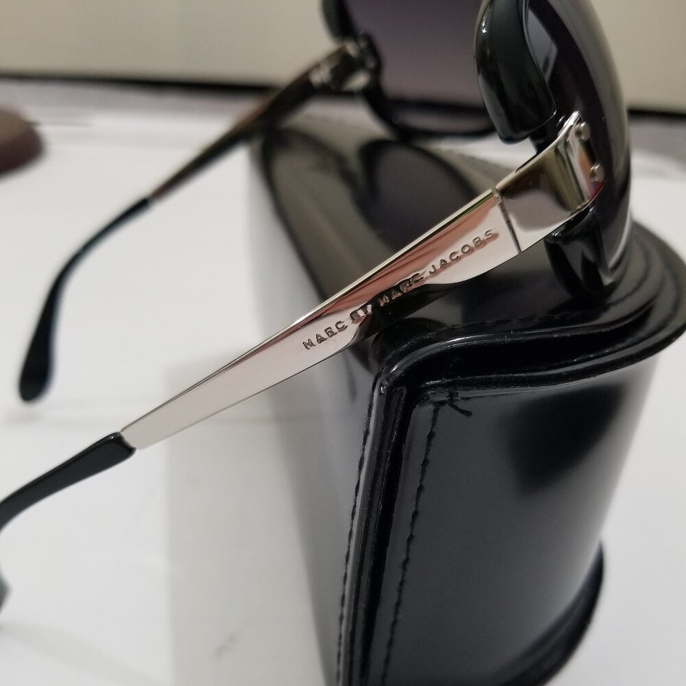 Marc Jacobs Sunglasses Black - Picture 8 of 12